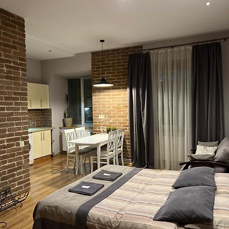 Vip Apartments ! Lviv Eksteriør billede