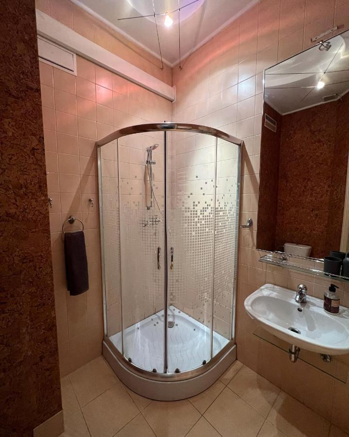 Vip Apartments ! Lviv Eksteriør billede