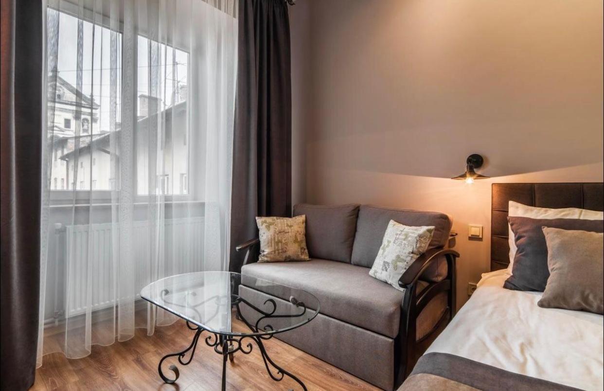 Vip Apartments ! Lviv Eksteriør billede