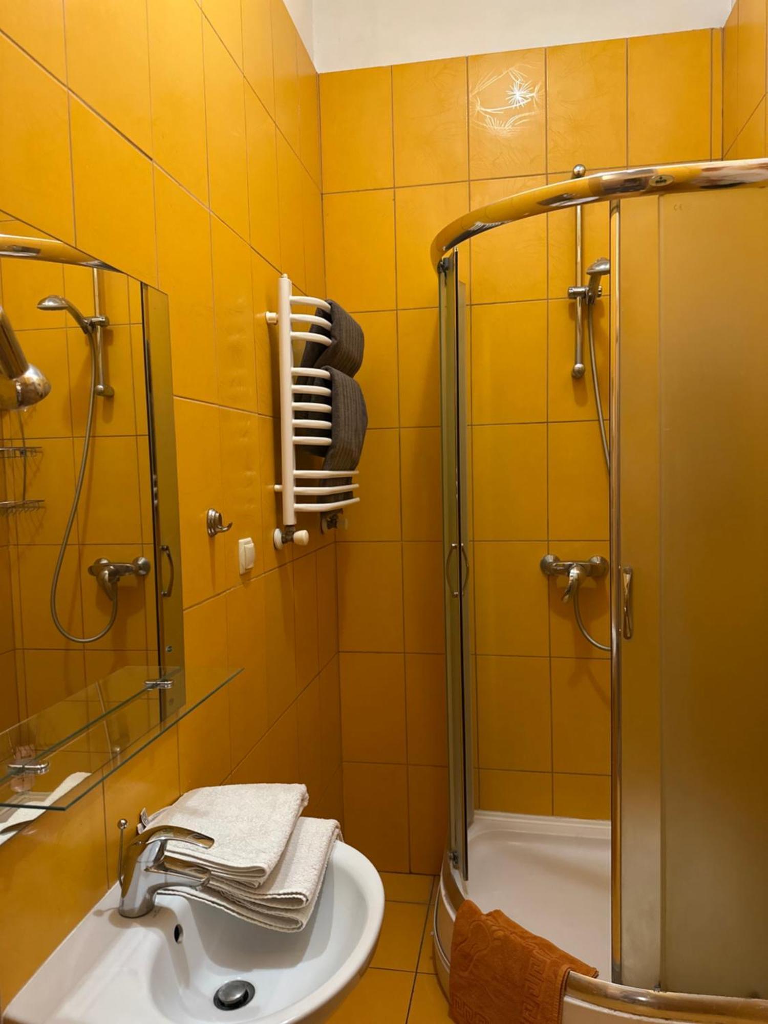 Vip Apartments ! Lviv Eksteriør billede
